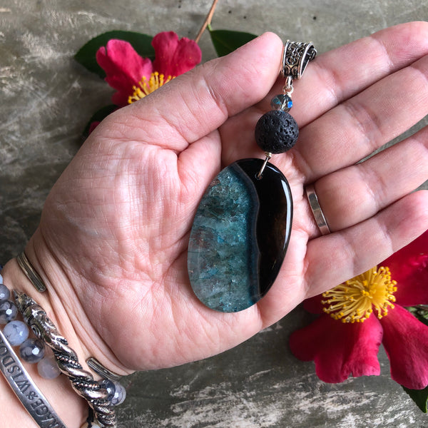 Essential oil diffuser necklace - aqua blue/black agate