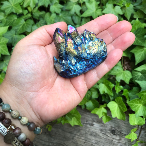 Titanium aura rainbow Quartz (2 inch)