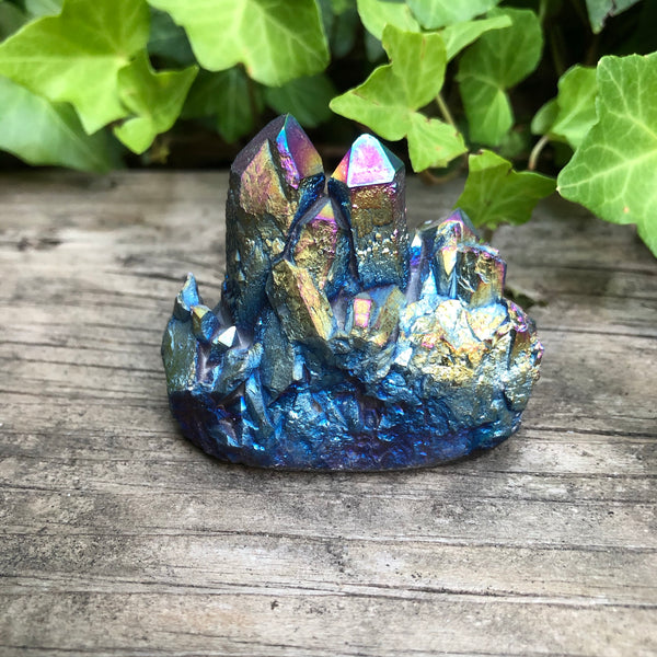 Titanium aura rainbow Quartz (2 inch)