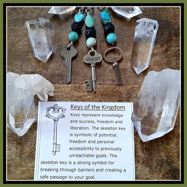 Essential oil diffuser necklace - Skeleton key  - memory