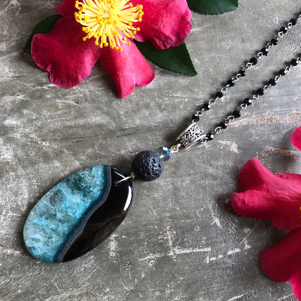 Essential oil diffuser necklace - aqua blue/black agate