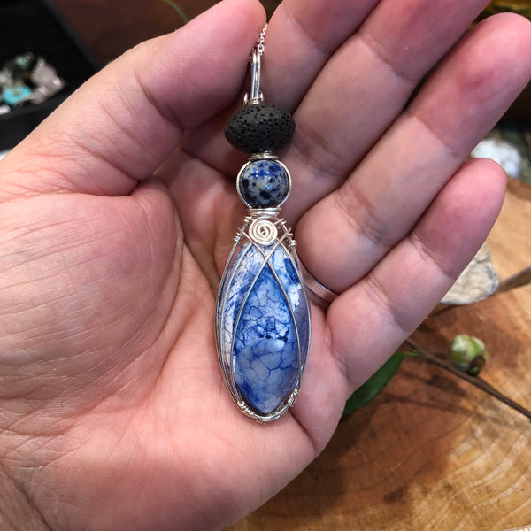 Essential oil diffuser necklace -agate / sodalite