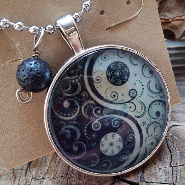 Essential oil diffuser necklace - Yin/Yang -silver tone