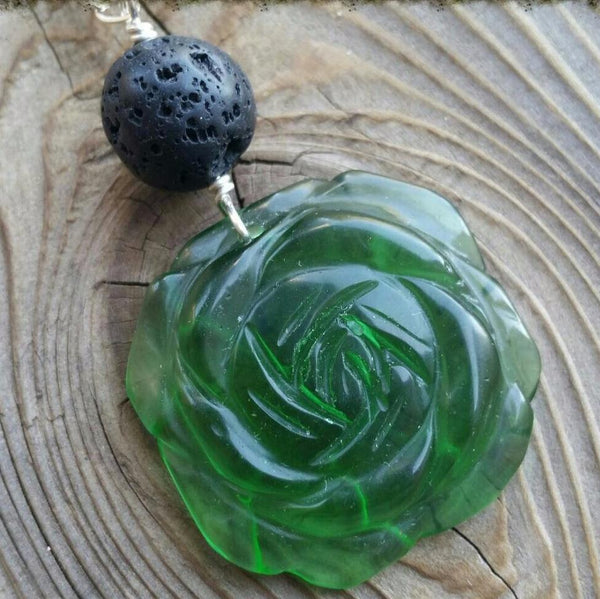 Essential oil diffuser necklace - green glass flower