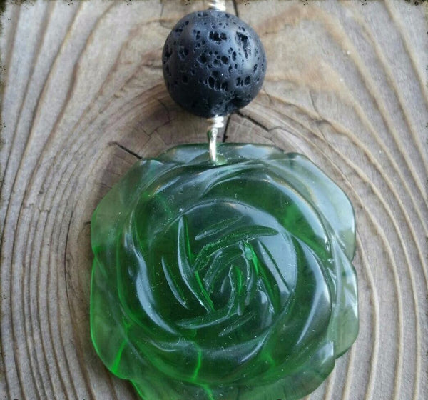 Essential oil diffuser necklace - green glass flower