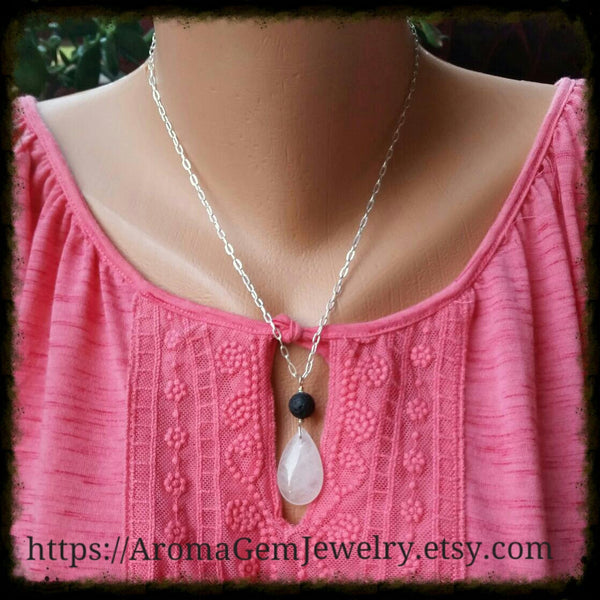 Essential oil diffuser necklace - Rose quartz