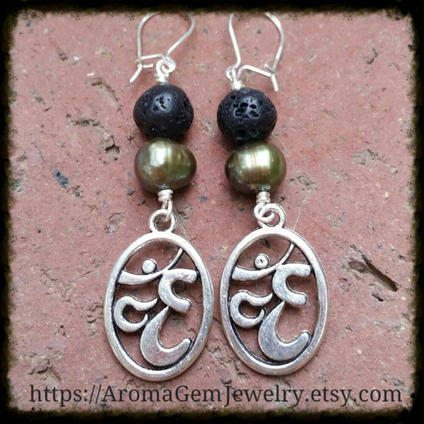 Essential oil diffuser earrings - green cultured pearl - Om - Sterling Silver