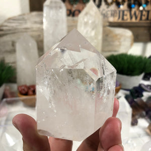 High energy Clear quartz crystal point (Protection, energy cleansing)